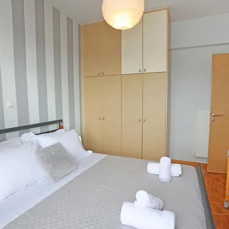 Mesaria House Syros 펜션 에르무폴리